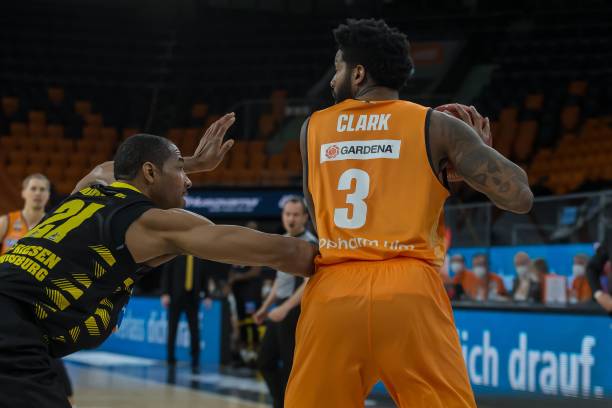 他需要在情 他需要在情